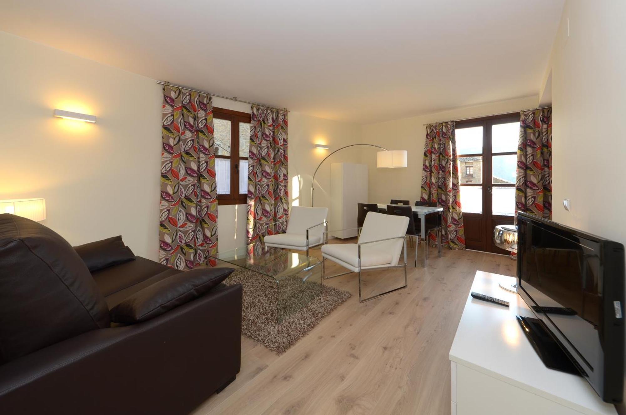 Apartamentos El Palacete De Aínsa Esterno foto