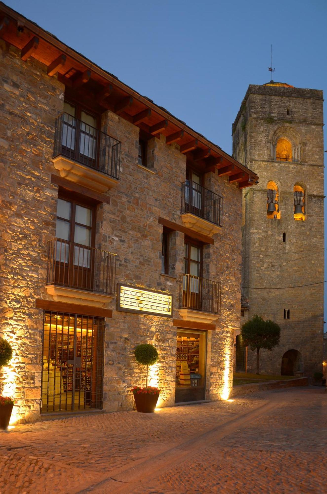 Apartamentos El Palacete De Aínsa Esterno foto